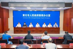 <b>严酷落实从业人员准入制</b>