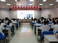 <b>分解“三无”食物、过时零食对青少年身体发育</b>